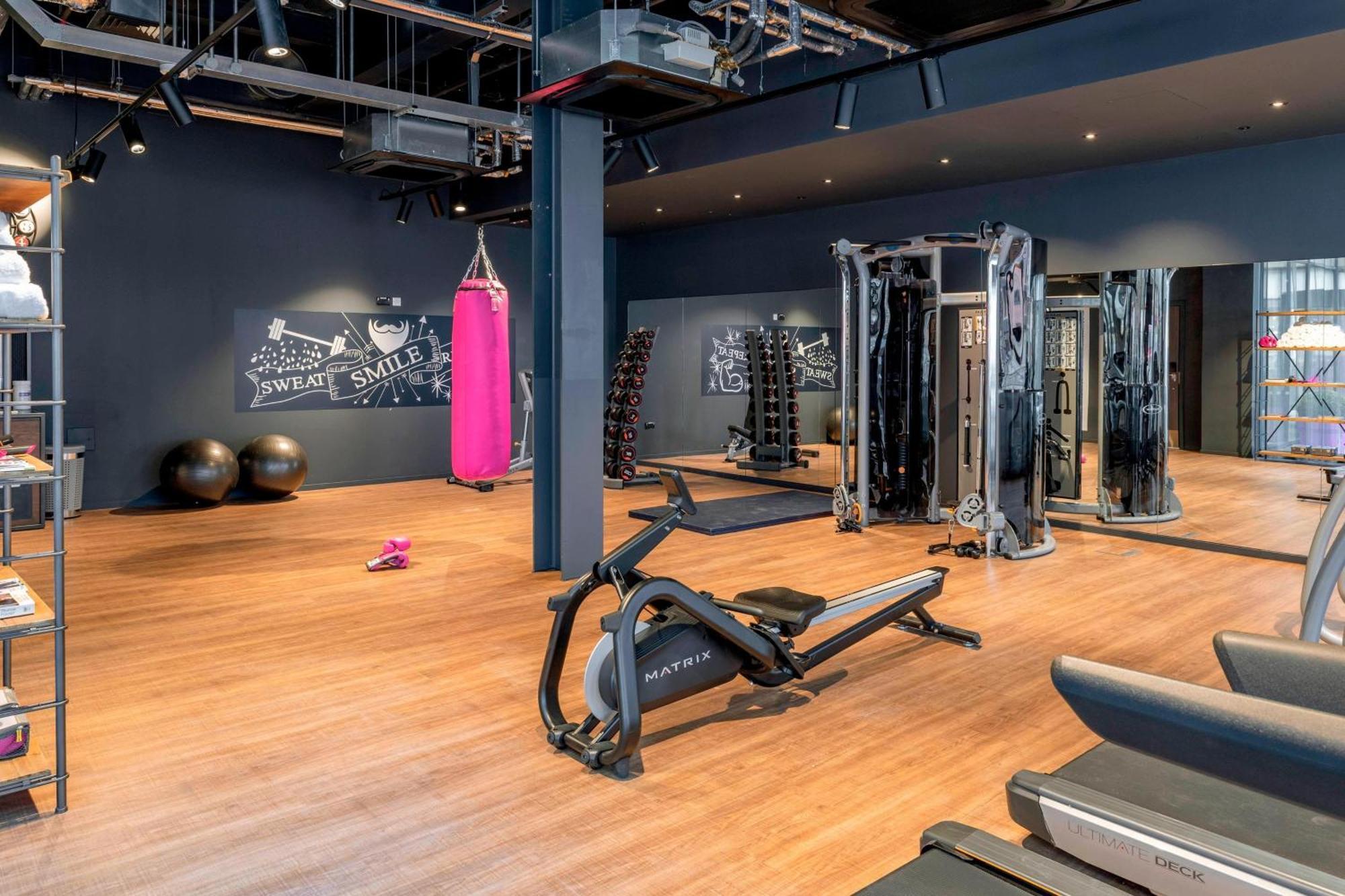 Moxy London Heathrow Airport Hotel Hounslow Luaran gambar