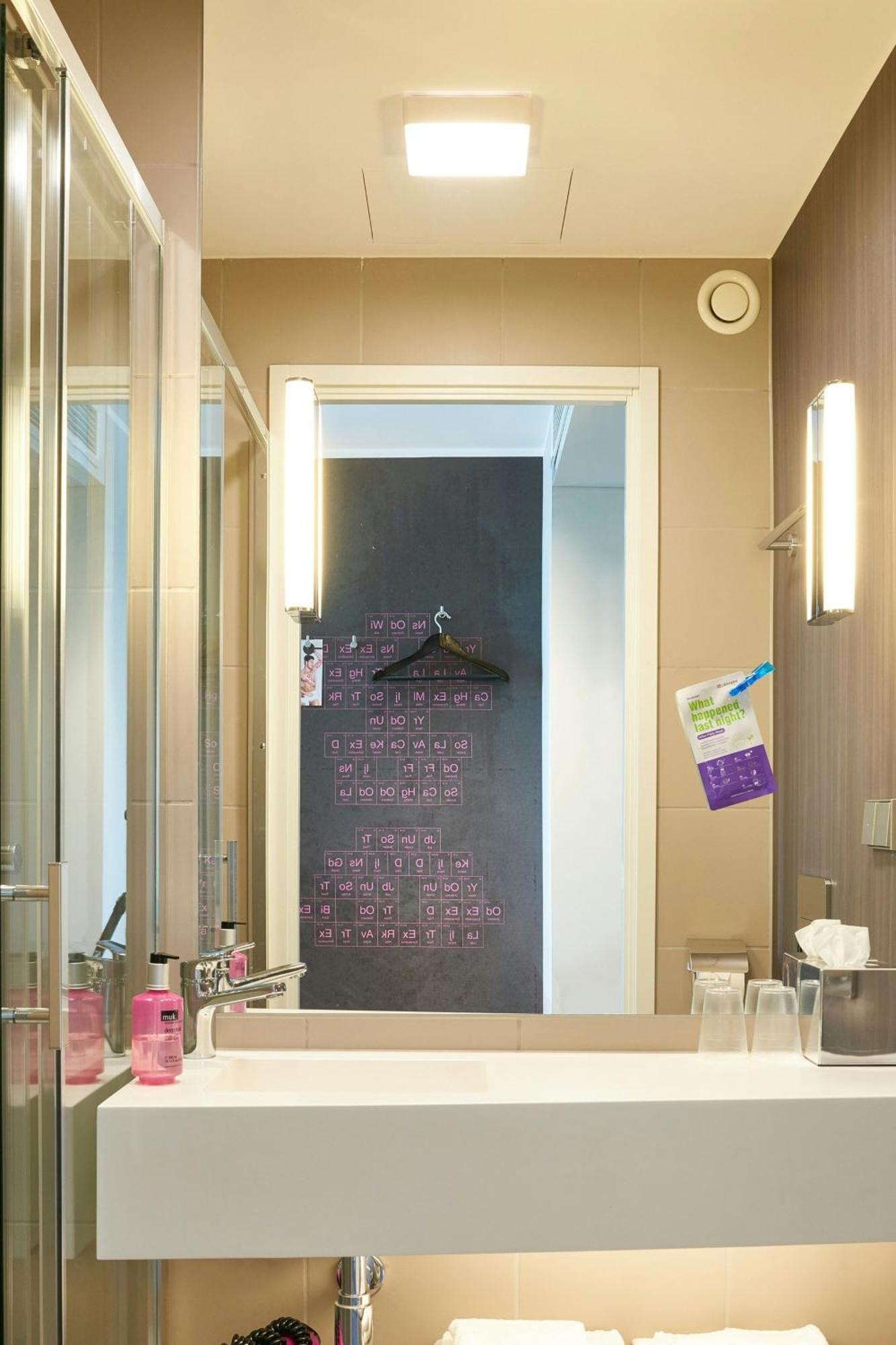 Moxy London Heathrow Airport Hotel Hounslow Luaran gambar